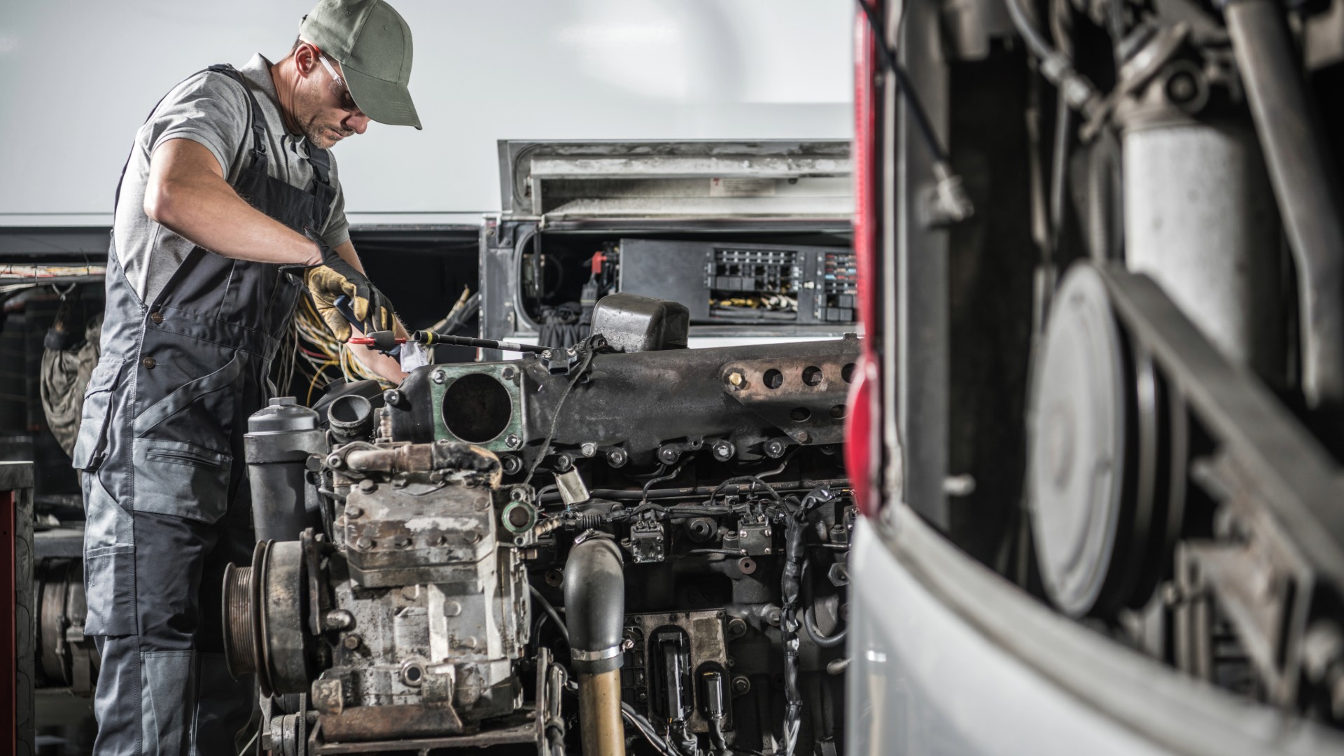 Certifications and Licensing Pathways for Diesel Mechanics