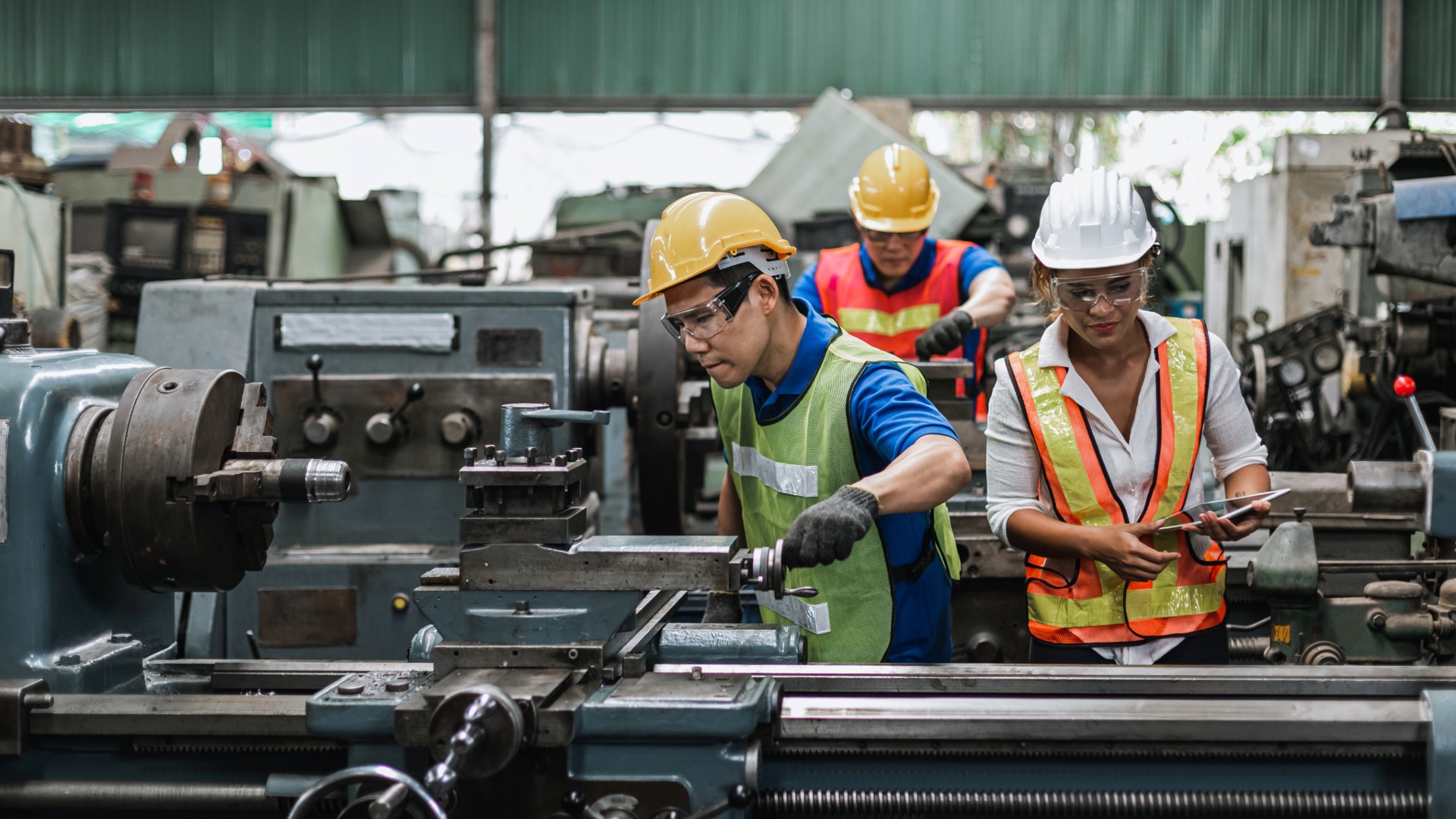 Step-by-Step Pathways to Enter Metal and Welding Trades